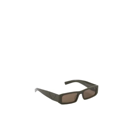 Sunglasses with triangle logo