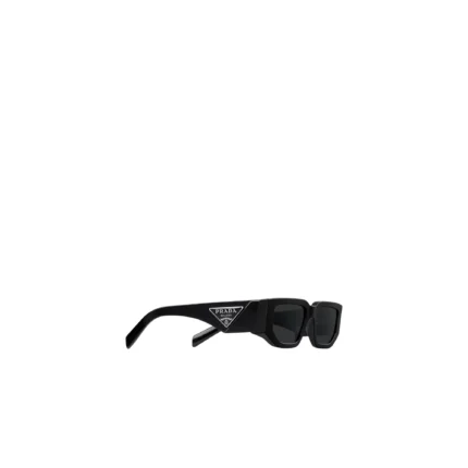 Sunglasses with triangle logo
